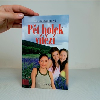 Pět holek vítězí