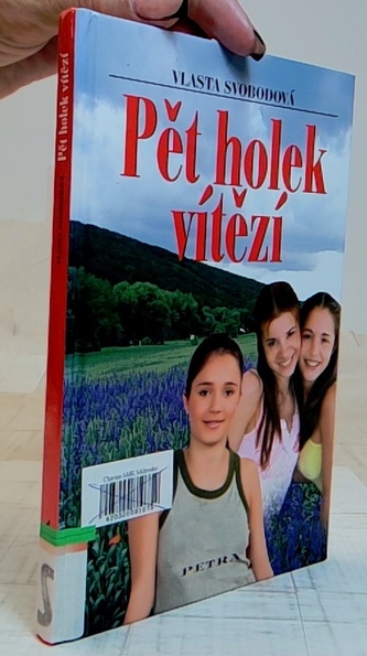 Pět holek vítězí