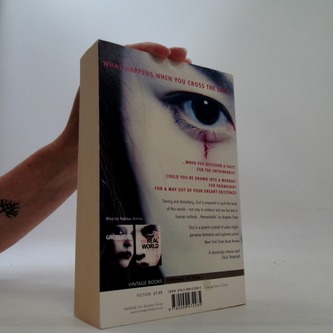 Out. Die Umarmung des Todes, englische Ausgabe