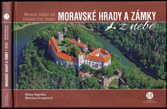 Moravské hrady a zámky z nebe : Moravian castles and châteaux from heaven (Milan Paprčka, 2020)