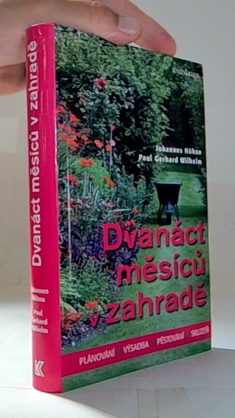 Dvanáct měsíců v zahradě