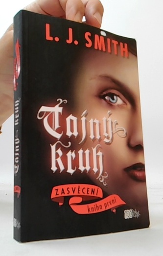 Tajný kruh Zasvěcení kniha první